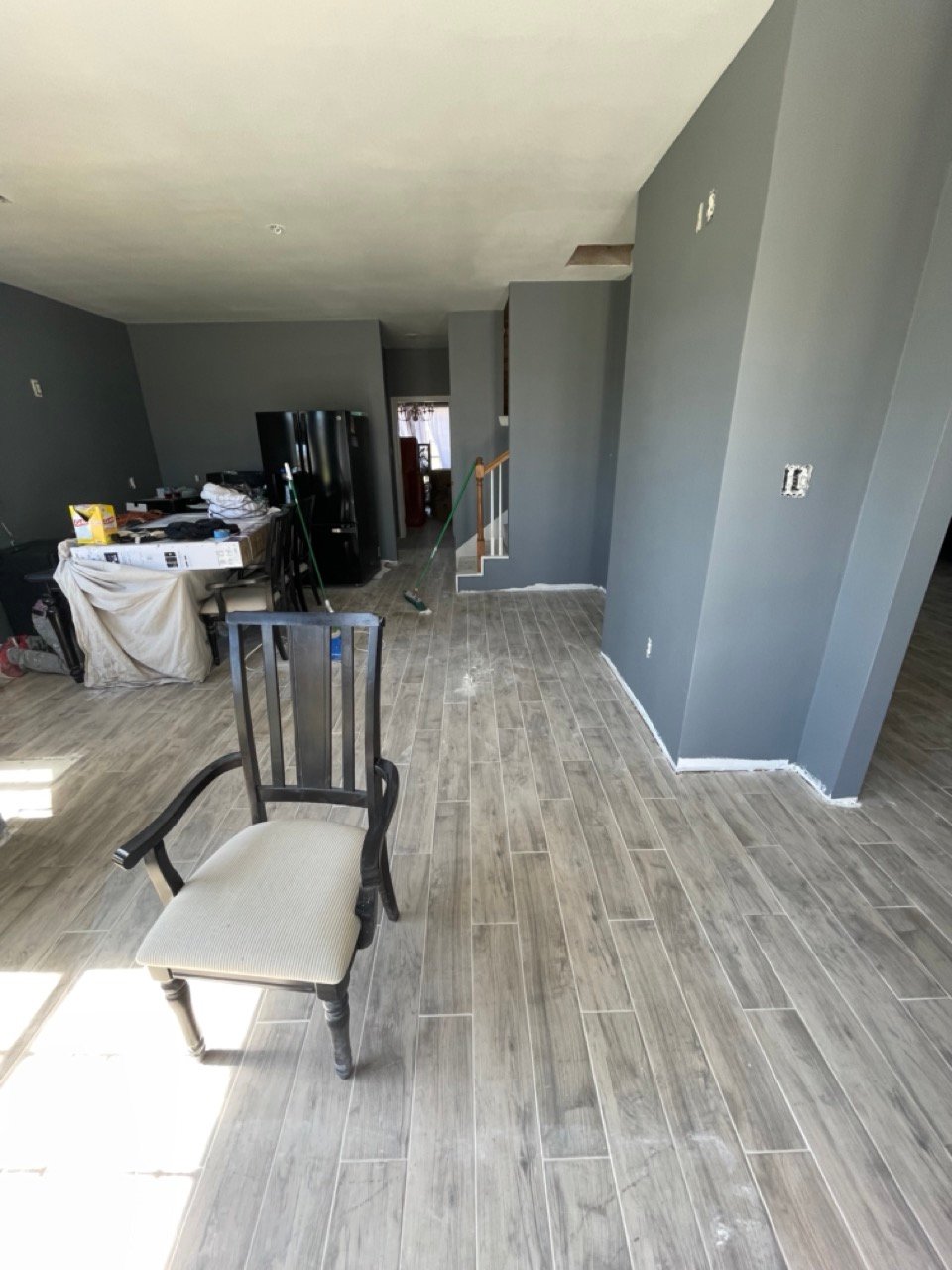 Interior painters in Pearland, TX finished gray walls with hand-cut trim lines